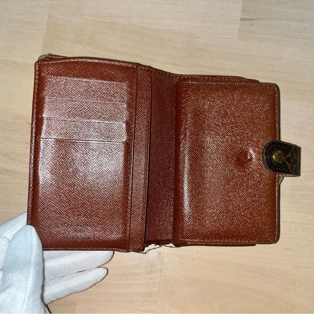 LOUIS VUITTON Kiss-Lock Monogram Canvas Leather Bifold Wallet - Picture 3 of 15